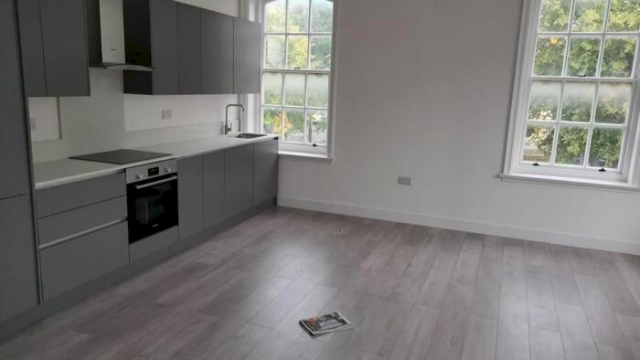 2 Bedroom Flat To Rent In High Street, Esher, Surrey, KT10