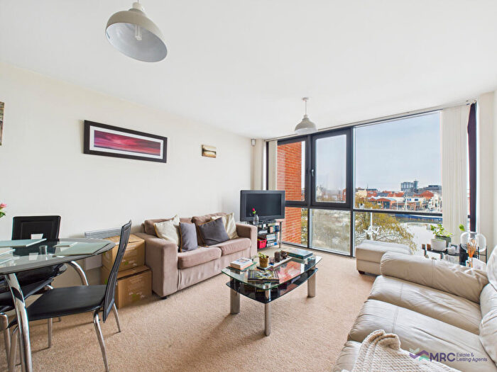 1 Bedroom Flat For Sale In Freedom Quay, Hull, HU1