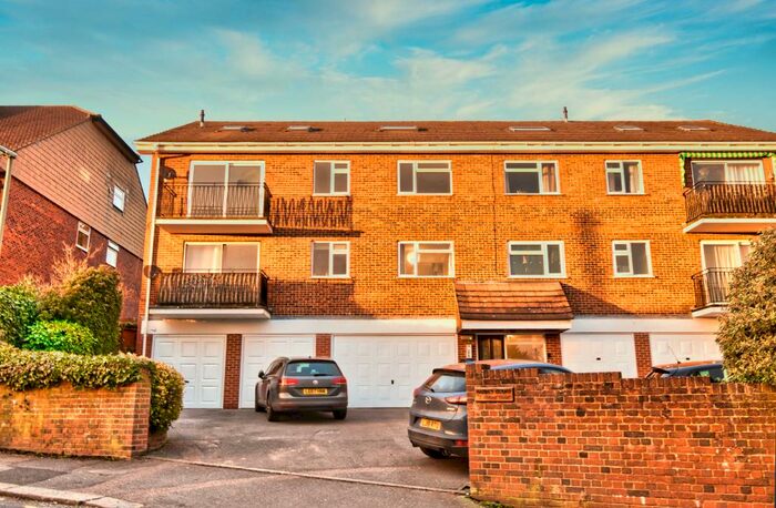 2 Bedroom Apartment To Rent In Oxford Road, Redhill, RH1