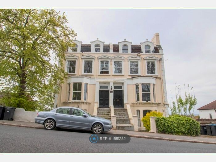 2 Bedroom Flat To Rent In The Heights, London, SE19