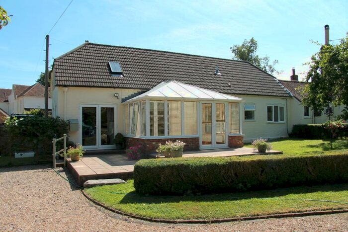 2 Bedroom Cottage To Rent In Hundred Acres Road, Wickham, PO17