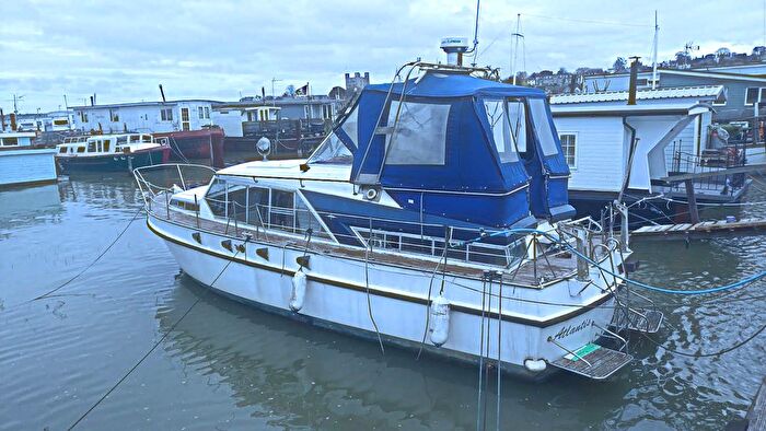 2 Bedroom Houseboat For Sale In Knight Road, Rochester, ME2