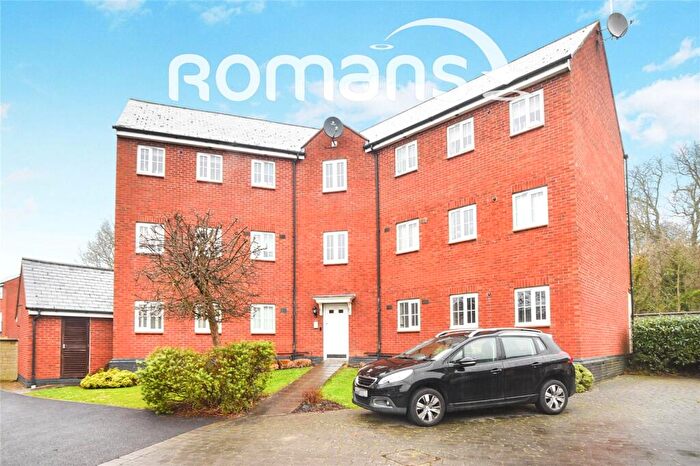 2 Bedroom Flat To Rent In Knole Close, Swindon, SN25