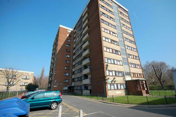 1 Bedroom Flat To Rent In Slippers Place, London, SE16