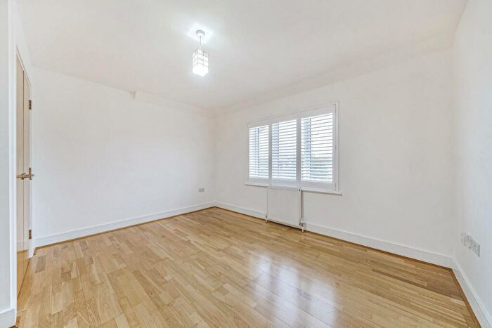 3 Bedroom Terraced House For Sale In Kingston Road, New Malden, KT3