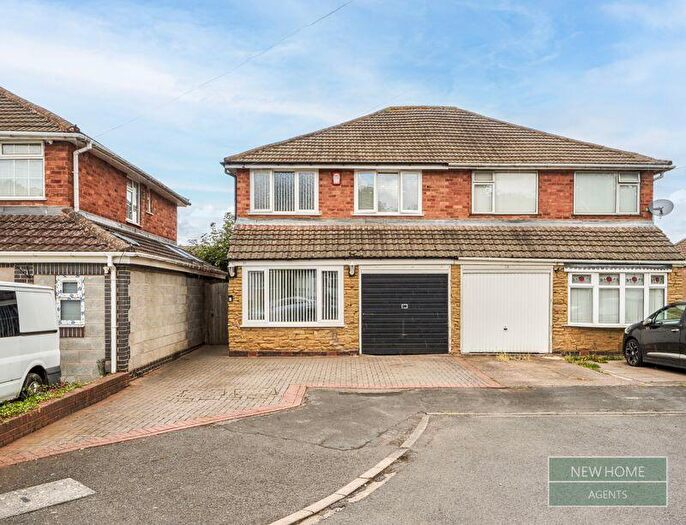 3 Bedroom Semi-Detached House For Sale In The Hayes Birmingham, B31