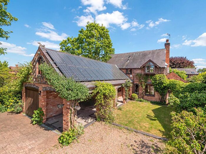 3 Bedroom Detached House For Sale In Grange Gardens, Wellesbourne, CV35