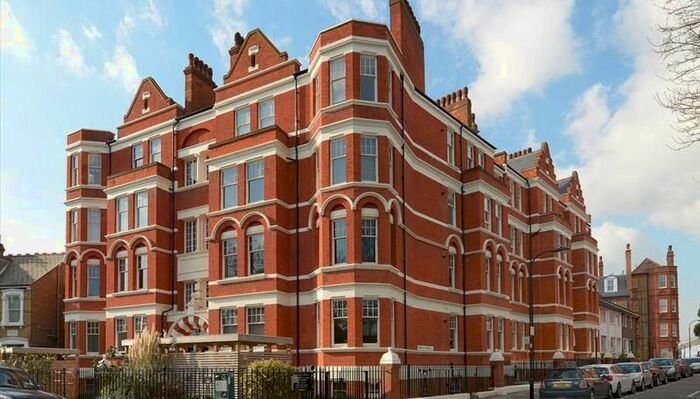 2 Bedroom Flat To Rent In Hamlet Gardens, London, W6