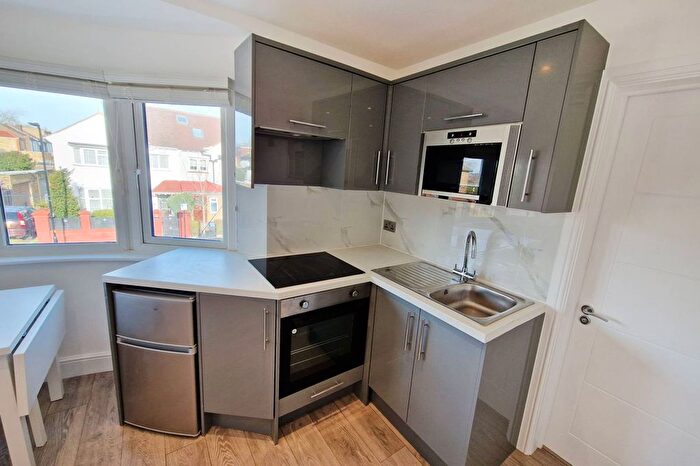 Studio To Rent In Cecil Road, Acton, London, W3