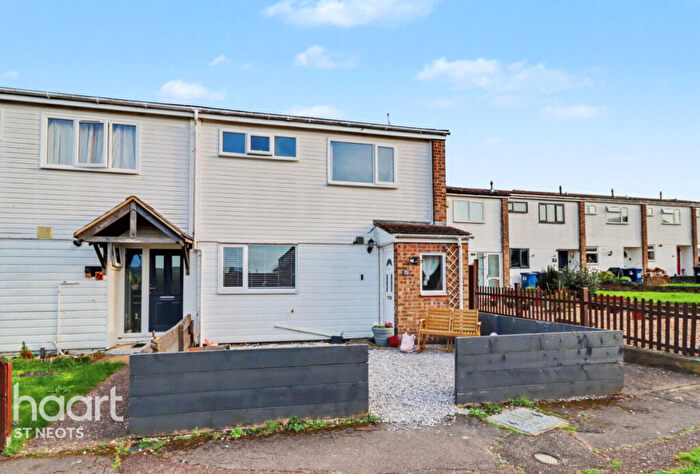 3 Bedroom Semi Detached House For Sale In Howitts Gardens, Eynesbury, PE19