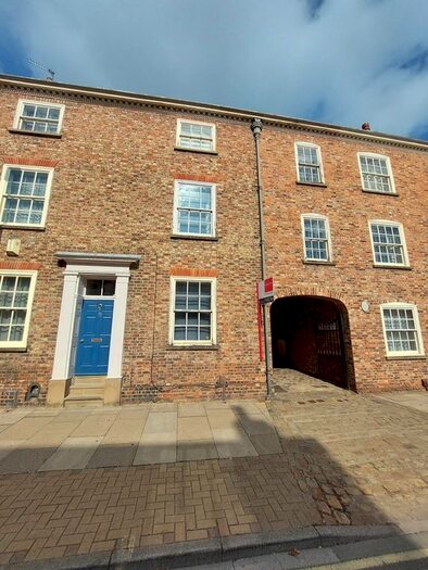 3 Bedroom Town House To Rent In Monkgate, York, YO31