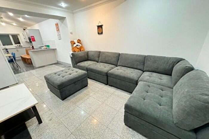 7 Bedroom Terraced House To Rent In Harriet Street Cardiff, CF24