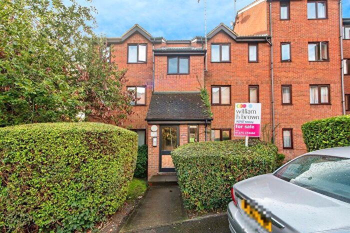 1 Bedroom Flat For Sale In Porter Close, Grays, RM20