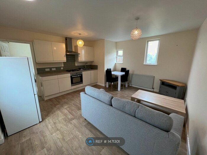 2 Bedroom Flat To Rent In Mount Wise, Newquay, TR7