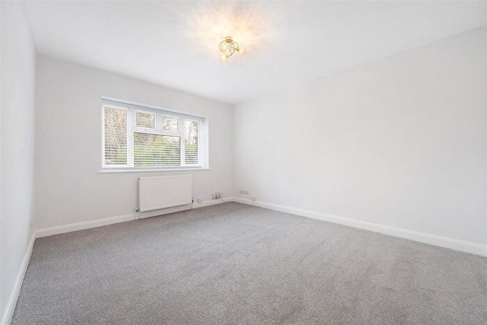 2 Bedroom Flat To Rent In Avenue Road, Penge, London, SE20