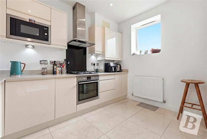 2 Bedroom Apartment For Sale In Hardy Close, Chelmsford, Essex, CM1