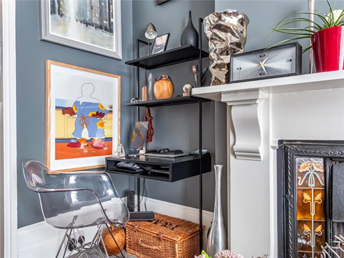 2 Bedroom Apartment For Sale In White Hart Lane, London, N22