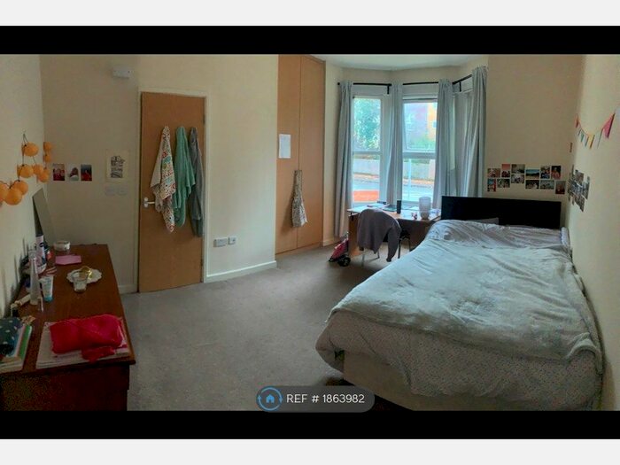 8 Bedroom Semi-Detached House To Rent In Basingstoke Road, Reading, RG2