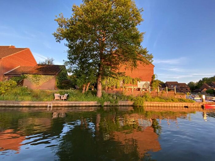 3 Bedroom Semi-Detached House For Sale In Temple Mill Island, Marlow, SL7