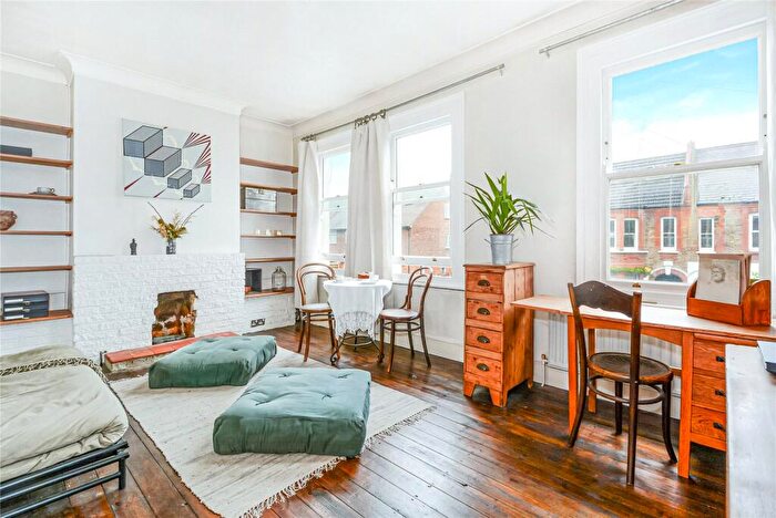 2 Bedroom Flat For Sale In Fleeming Road, Walthamstow, London, E17