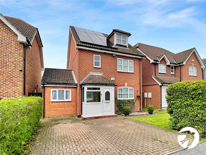 4 Bedroom Detached House For Sale In Darenth Park Avenue, Dartford, Kent, DA2