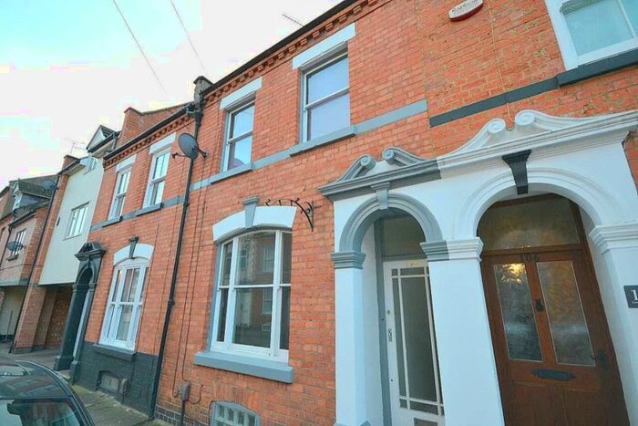 4 Bedroom House To Rent In Lower Thrift Street, Northampton, NN1