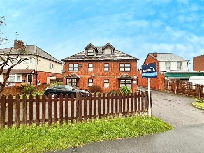 2 Bedroom Flat For Sale In Whitley Wood Road, Reading, Berkshire, RG2