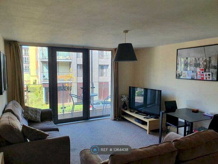 2 Bedroom Flat To Rent In Worsdell Drive, Gateshead, NE8