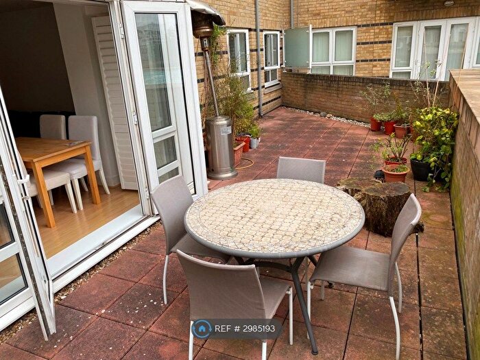 2 Bedroom Flat To Rent In St Davids Square, London, E14