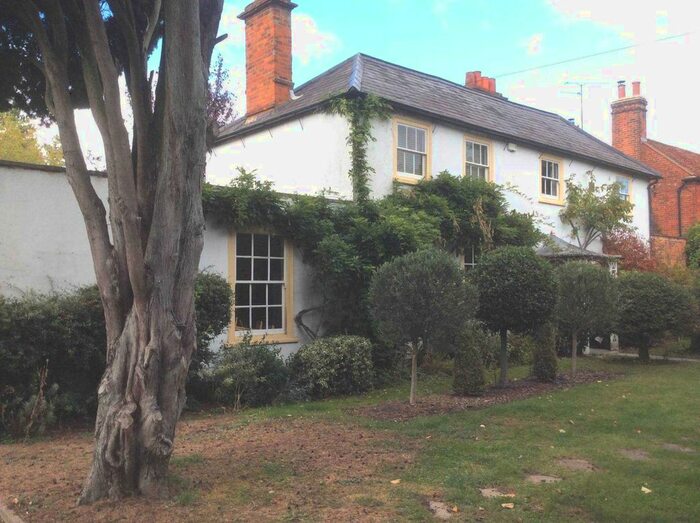 4 Bedroom Detached House To Rent In London Road, Twyford, RG10