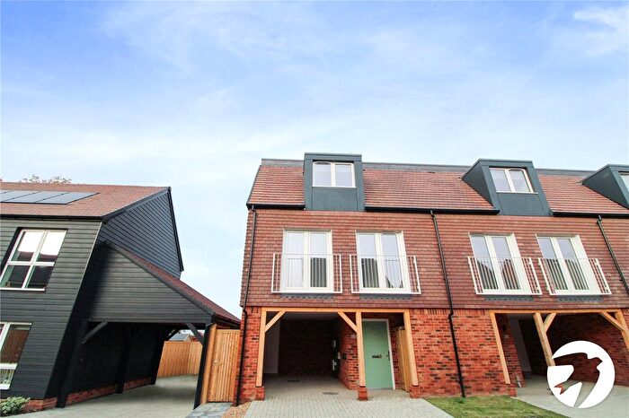 3 Bedroom End Terrace House To Rent In Ragstone Avenue, Alkerden, Ebbsfleet Valley, Swanscombe, DA10