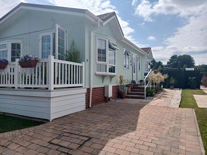 2 Bedroom Park Home For Sale In Alresford Road, Winchester, SO21