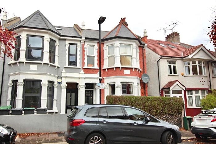 1 Bedroom Flat To Rent In Hampden Road, N8
