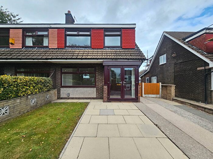 3 Bedroom Semi-detached House For Sale In Avon Road, Heywood, OL10