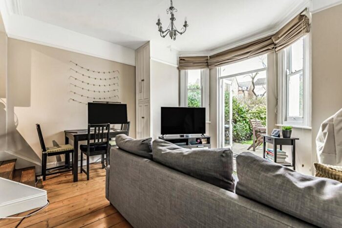 1 Bedroom Flat To Rent In Lavender Gardens, Battersea, London, SW11
