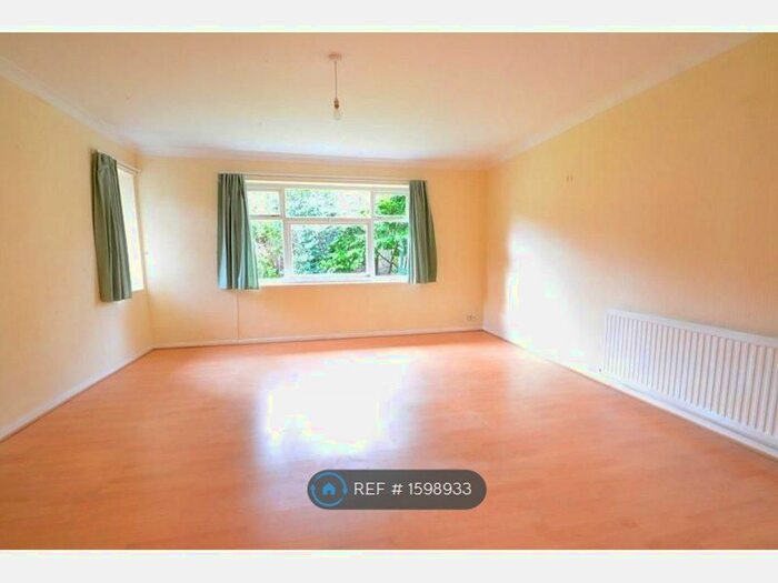 2 Bedroom Flat To Rent In Riverside Court, Manchester, M20