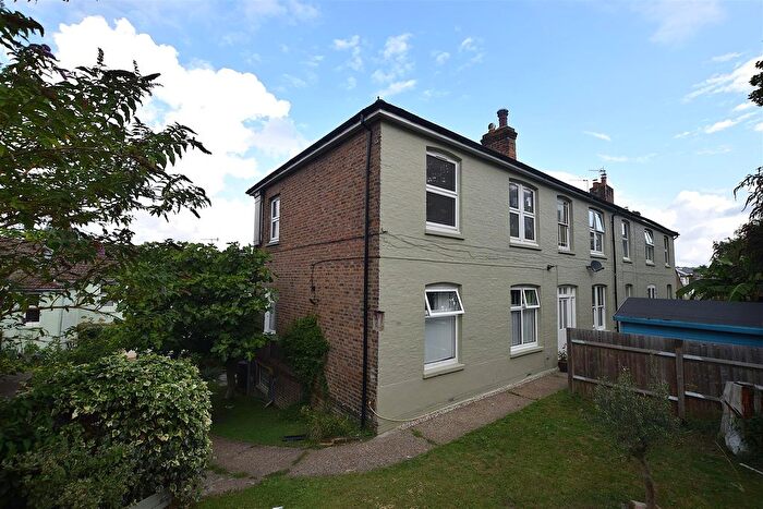 2 Bedroom Flat To Rent In St Georges Road, Hastings, TN34