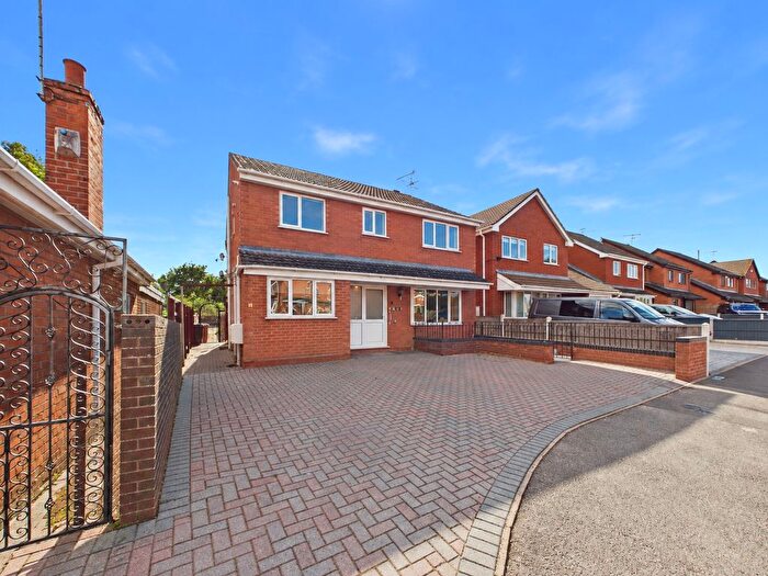 2 Bedroom Flat For Sale In Himbleton Road, Worcester, Worcestershire, WR2