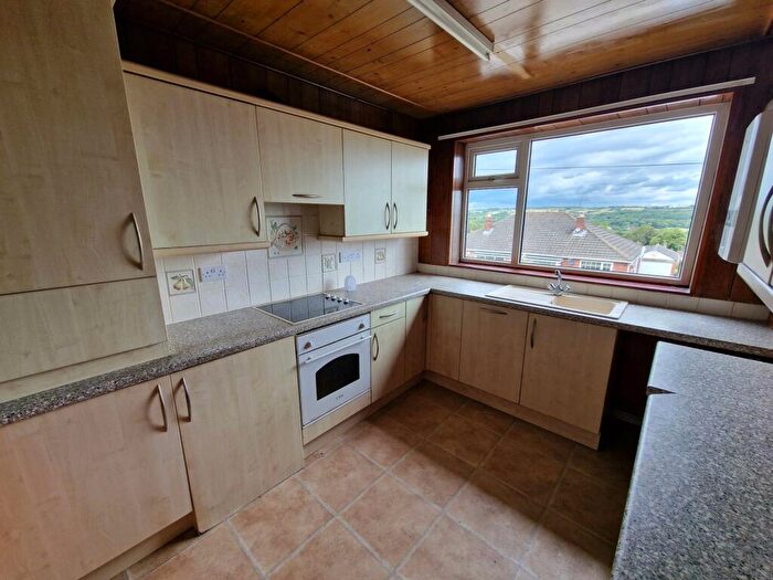 2 Bedroom Bungalow For Sale In Craven Drive, Cleckheaton, BD19