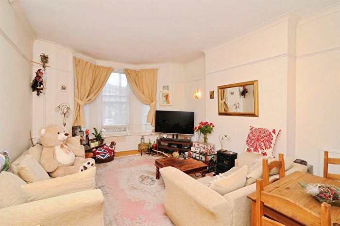 1 Bedroom Flat For Sale In Carisbrooke Road, St. Leonards-On-Sea, TN38
