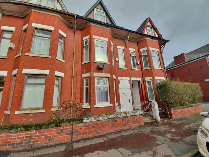 4 Bedroom Terraced House To Rent In Platt Lane, Manchester, M14