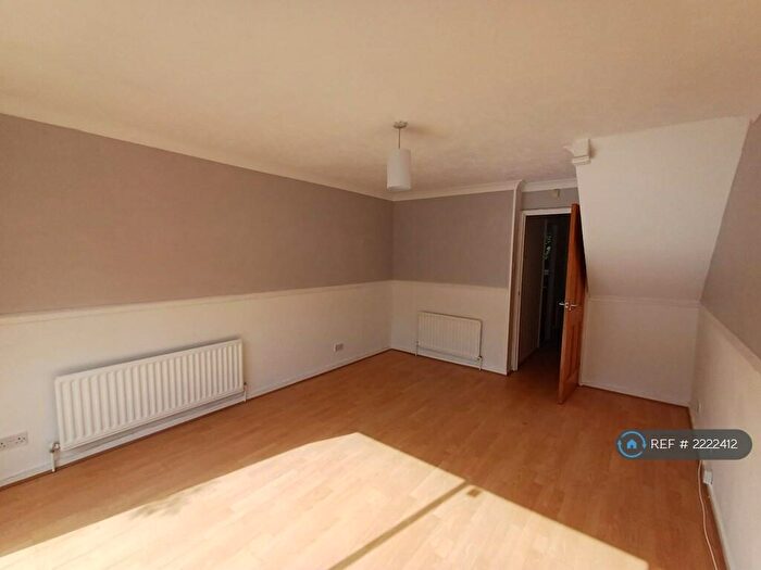2 Bedroom End Of Terrace House To Rent In Sandpiper Way, Orpington, BR5