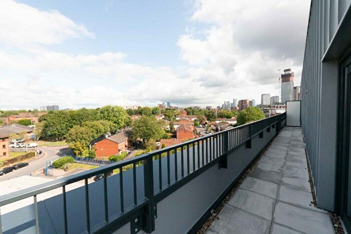 3 Bedroom Apartment To Rent In Cross Lane, Manchester, Greater Manchester, M5