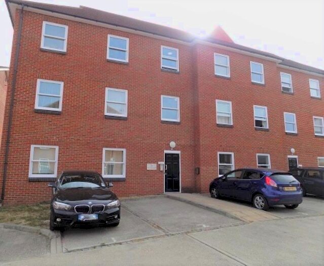 2 Bedroom Flat To Rent In Oast Way, Rochford, Essex, SS4