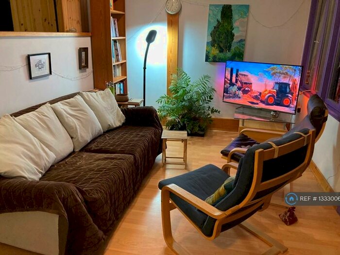 Studio To Rent In Dunster Way, Wallington, SM6