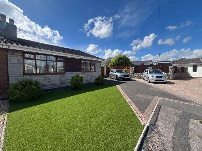 2 Bedroom Bungalow For Sale In Highbridge Close, Breightmet, BL2