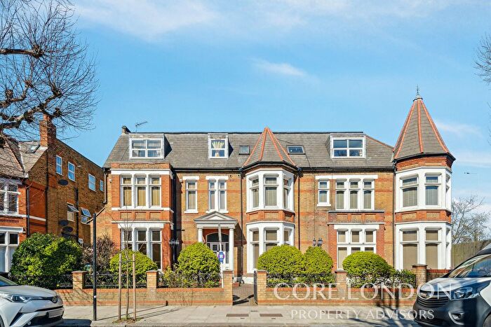 2 Bedroom Flat To Rent In Hamilton Road, Ealing, W5