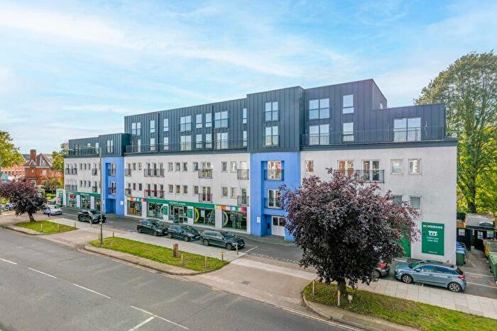 2 Bedroom Apartment To Rent In Auckland House, Walton-on-Thames., KT12