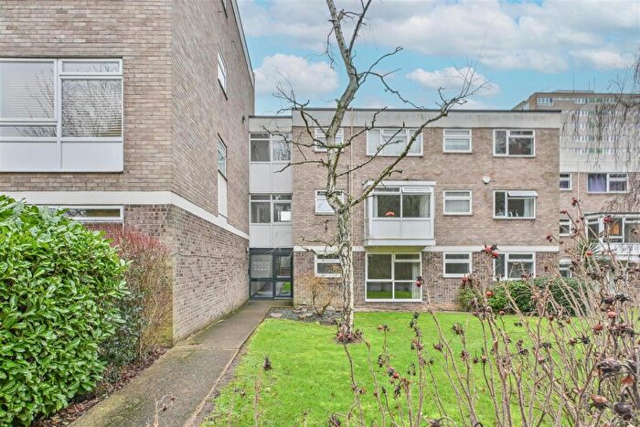 2 Bedroom Apartment For Sale In Canterbury Way, Great Warley, Brentwood, CM13