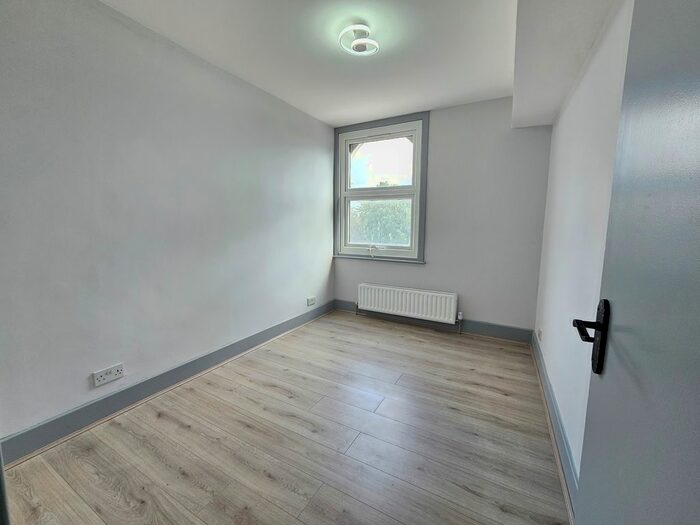 2 Bedroom Flat To Rent In Lower Clapton Road, London, E5